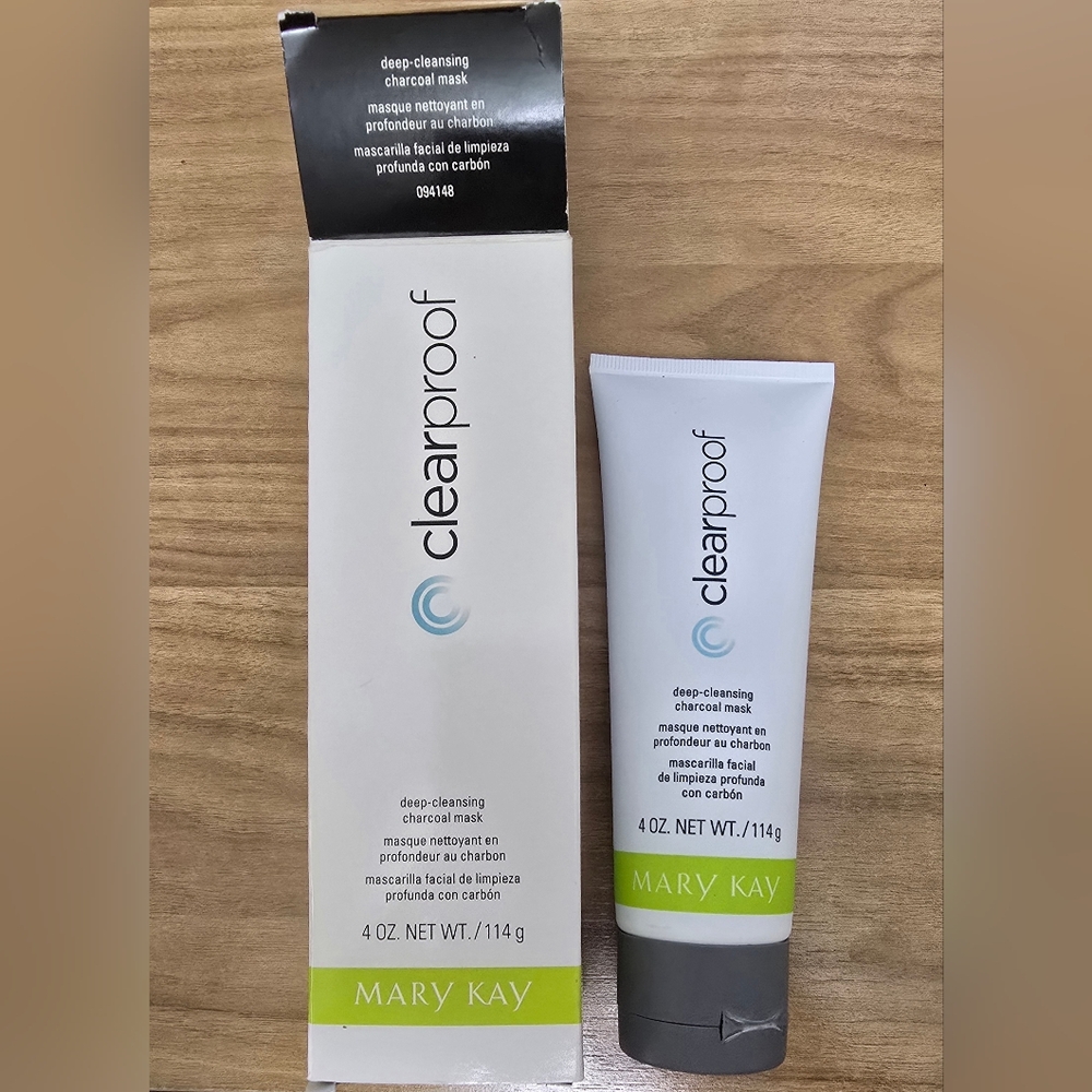 Mary Kay Clearproof Charcoal Mask - White and Gray